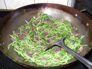 Private House-stir-fried Beef with Black Bean Sprouts recipe