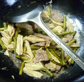 Stir-fried Yuba with Lean Meat and Sour Beans recipe