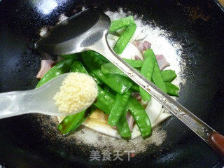 Stir-fried Snow Peas with Dried Rice and Pork recipe