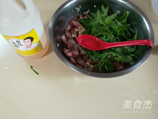 Coriander Mixed with Pork Head recipe