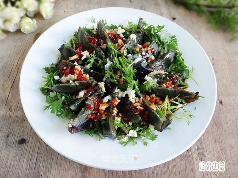 Parsley Mixed with Preserved Eggs recipe