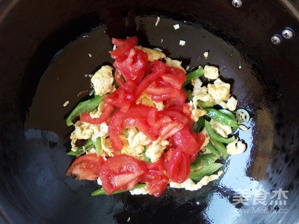 Fried Shrimp with Tomato and Egg recipe