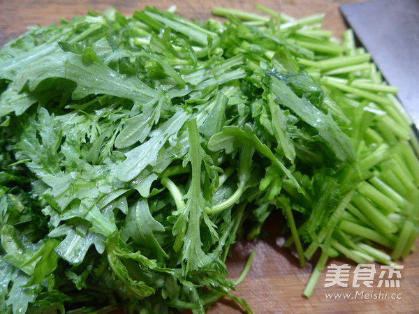 Stir Fried Chrysanthemum with Fresh Shrimp recipe