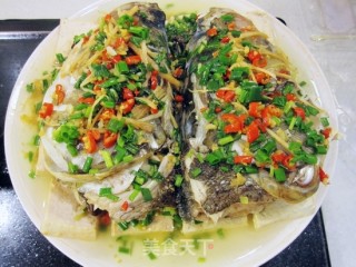 Steamed Big Fish Head with Chopped Pepper and Tofu recipe