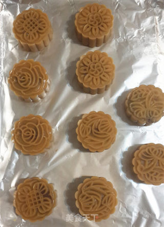 Cantonese Bean Paste Egg Yolk Mooncake recipe