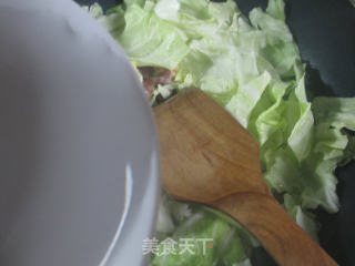 Stir-fried Beef Cabbage with Peanuts, Sausage and Sausage recipe