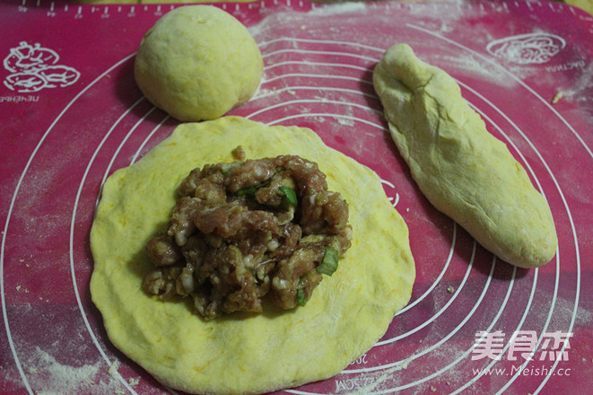 Pumpkin Puree Cute Cat Meat Buns recipe