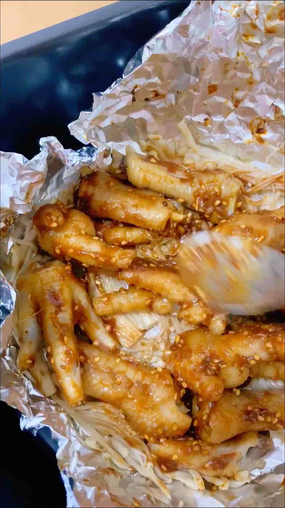 Grilled Chicken Feet with Sauce recipe