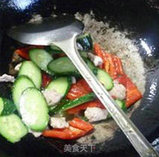 Stir-fried Ginseng Fruit with Lean Pork and Cucumber recipe