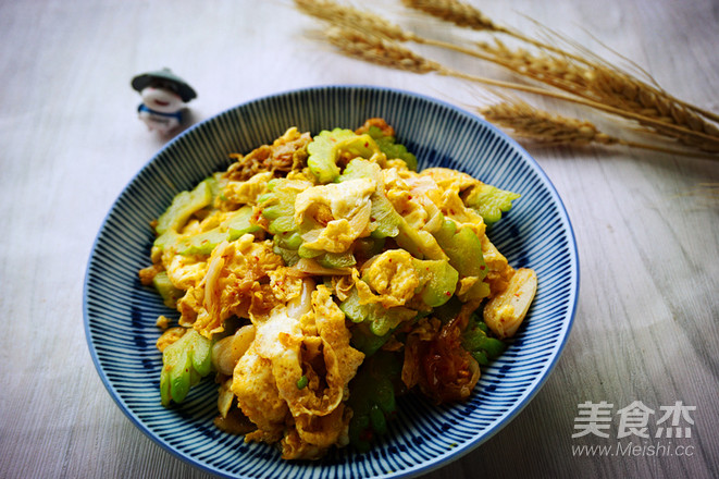 Stir-fried Bitter Gourd with Spicy Cabbage and Egg recipe