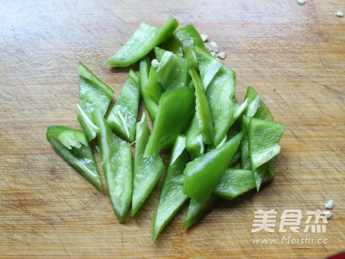 Stir-fried Eight Strips with Green Peppers recipe