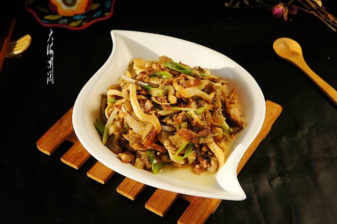 Stir-fried Pork Pork with Golden Mushroom recipe