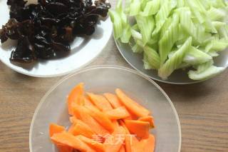 Stir-fried Celery with Carrot and Black Fungus recipe