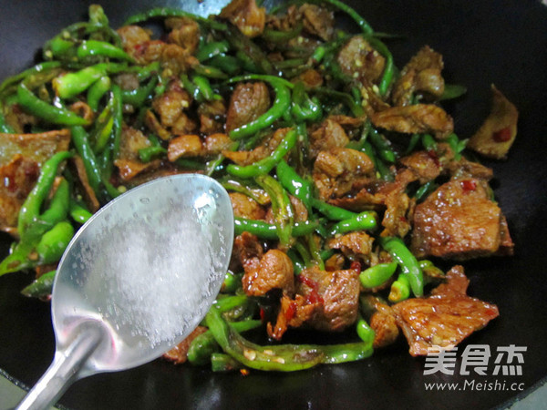 Fried Pork with Chili recipe