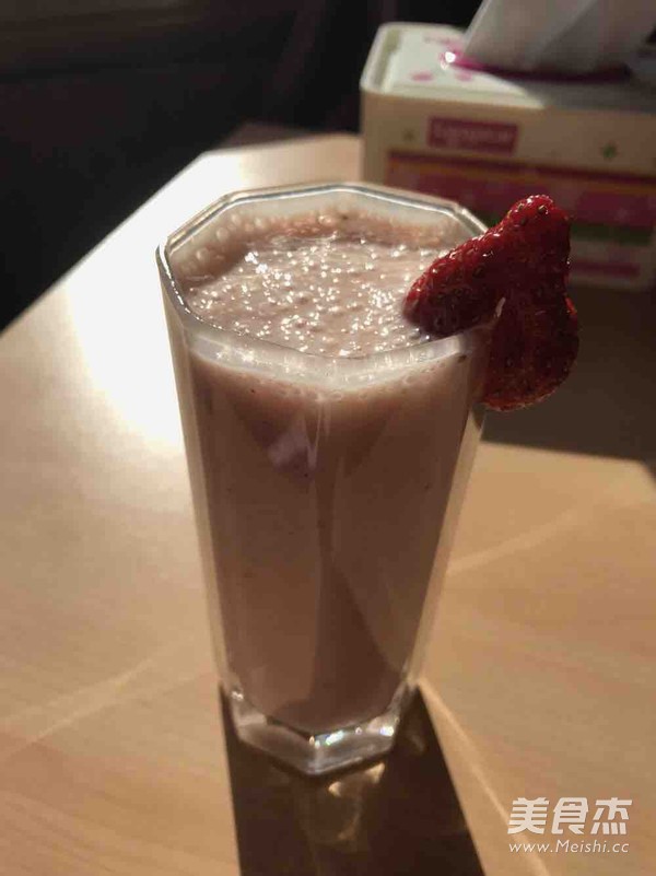 Banana Strawberry Milkshake recipe