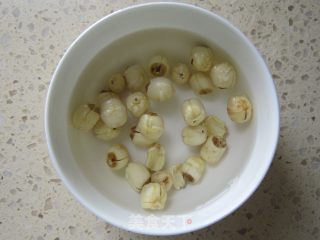 Saponin Rice, White Fungus and Lotus Seed Soup recipe