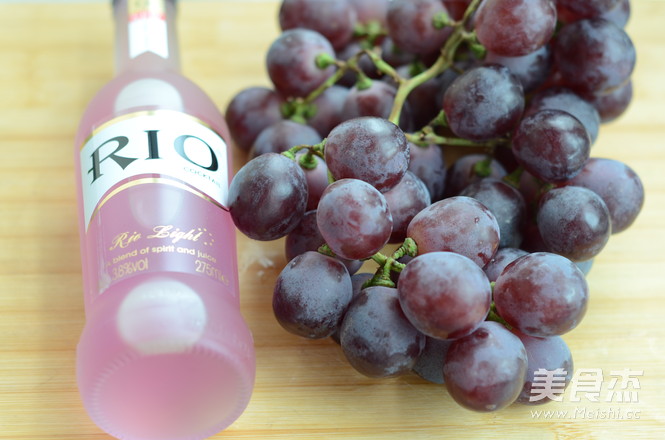 Grape Mint Rio Cocktail recipe