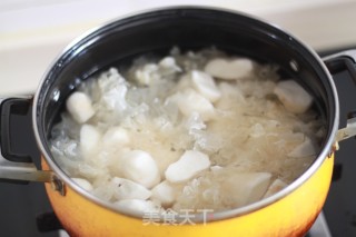 Horseshoe Snow Pear White Fungus Soup recipe