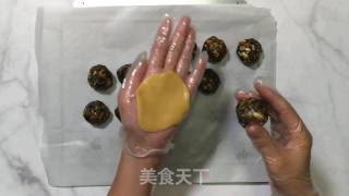 Mooncakes with Five Nuts recipe