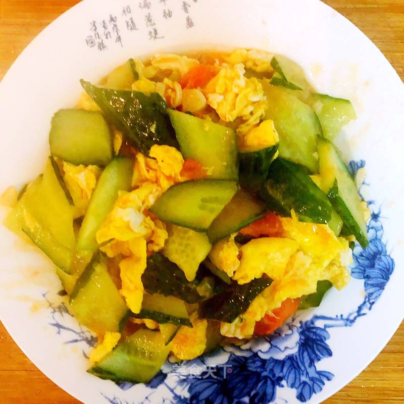 Scrambled Eggs with Tomato and Cucumber recipe