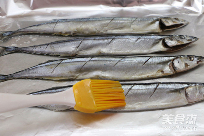 Grilled Saury with Lemon recipe