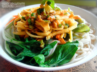 Fresh Vegetables, Egg Crust and Seaweed Noodles recipe