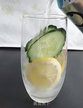 Cucumber Lemon Bubble Water recipe