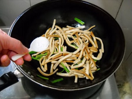 Leek-flavored Shredded Pork with Dried Tofu recipe