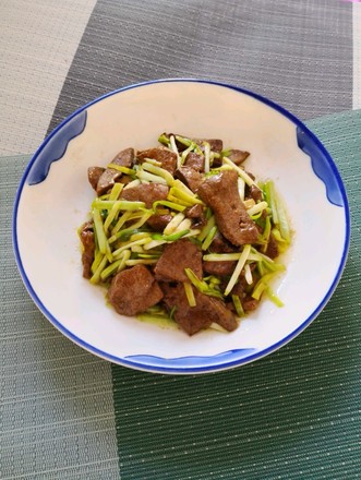 Stir-fried Garlic Sprouts with Pork Liver recipe