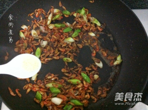 Fried Small River Prawns with Garlic Sprouts recipe