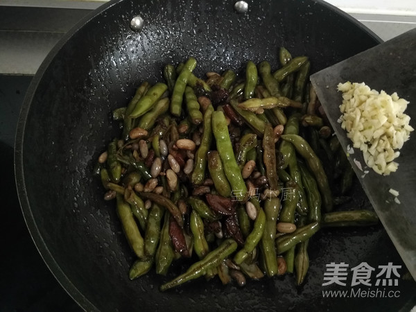 Braised Pork with Mixed Beans recipe