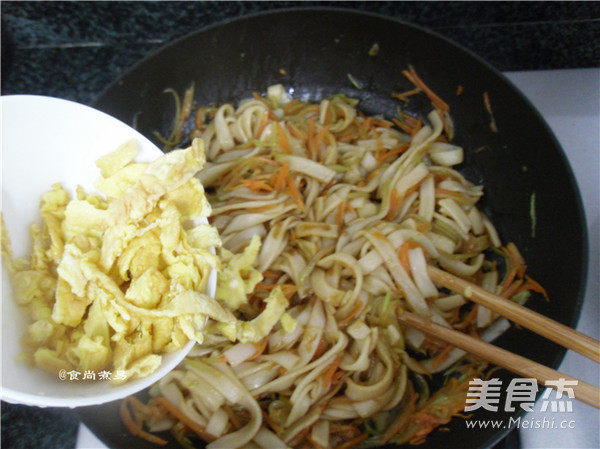 Stir-fried Hor Fun with Three Silks recipe