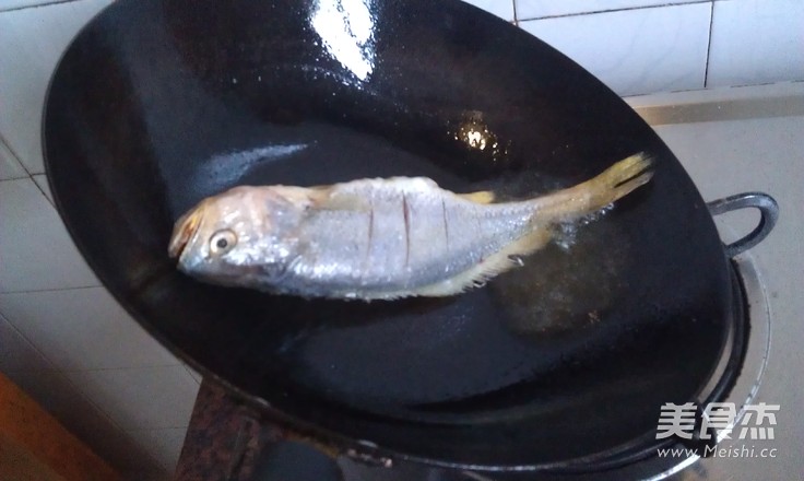 Pan Fried Yellow Croaker recipe