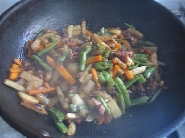 Sauce Braised Duck Strips with Mixed Vegetables recipe