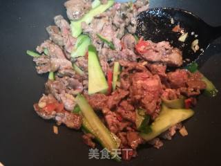 Stir-fried Beef with Fruit and Cucumber recipe