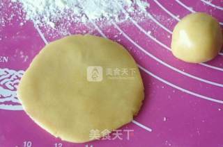 Cantonese Style Coconut and Egg Yolk Mooncake recipe