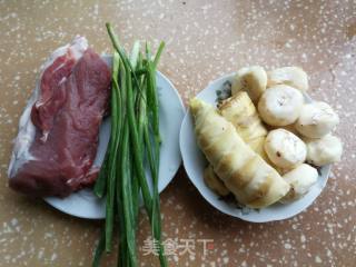 Stir-fried Pork with Winter Bamboo Shoots and Water Chestnuts recipe