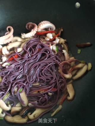 Fried Noodles with Octopus and Mushrooms recipe