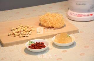 White Fungus and Lotus Seed Soup recipe