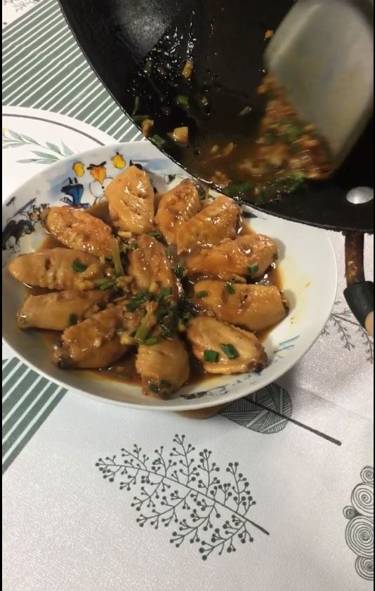Chicken Wings in Pineapple Sauce that are More Delicious Than Cola Chicken Wings recipe