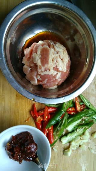 Stir-fried Pork with Sauce and Carrots recipe