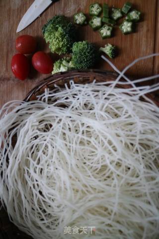 Stone Pot Rice Noodles recipe