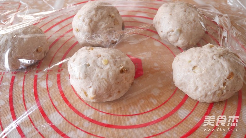 Raisin Walnut Whole Wheat Bun recipe