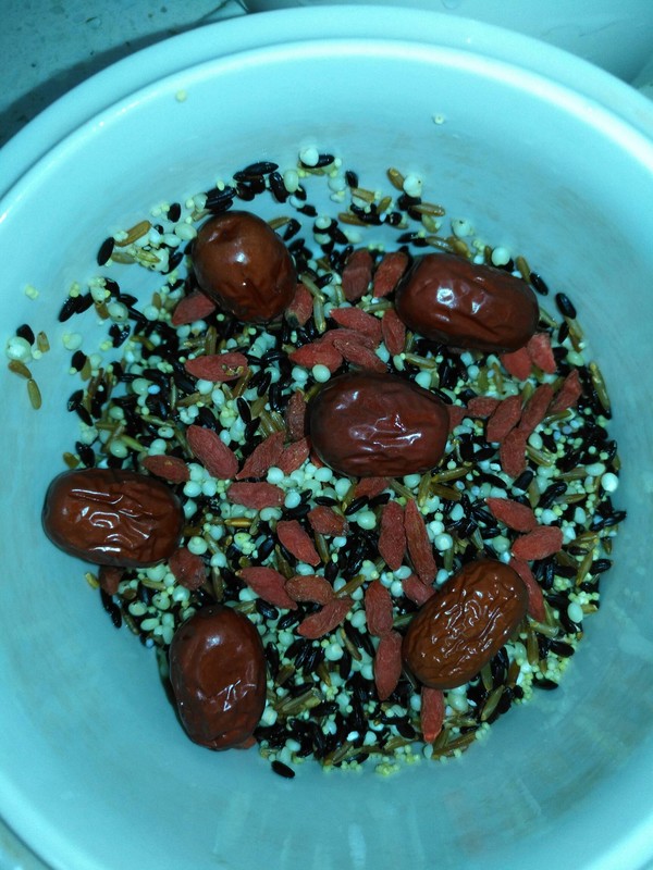 Mixed Grains, Red Dates, Wolfberry Porridge recipe