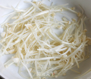 Golden Needle Rape Duck Leg Noodle recipe