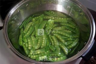 Fried Bacon with Snow Beans recipe