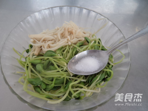 Black Bean Sprouts Mixed with Enoki Mushrooms recipe