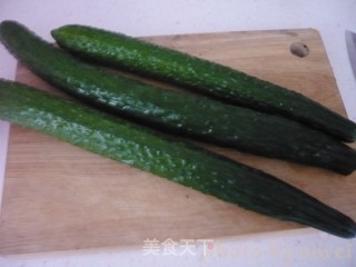 Cucumber Strips Mixed with Sanhe Oil recipe