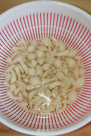 White Jade Mushroom with Cold Sauce recipe