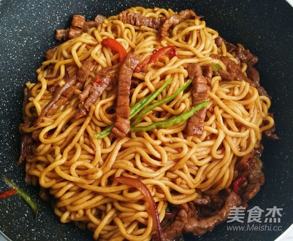 Fried Noodles with Garlic Beef Tenderloin recipe